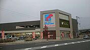 万代長岡京店まで744m