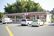セブンイレブン向日南垣内店まで264m