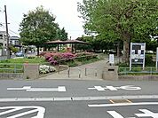 下瀬谷第二公園まで812m、お散歩の途中でちょっと一休みできる公園。