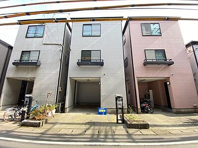 外観：《外観》　■ここから一つ一つ思い出を紡いでいく。マイホームはいつも家族の歴史とともにあります。