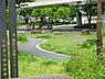 周辺：阪東橋公園まで643m、公園の上を高速道路が走るので、大きな日陰ができ暑い夏や雨の日も遊べる公園。