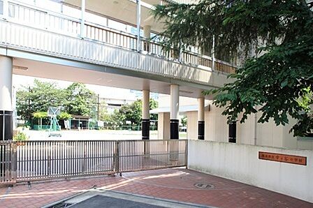 横浜市立幸ヶ谷小学校まで497m