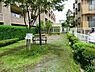 周辺：ヤマボウシ公園まで896m、住宅街のスタンダードな公園です。公園の設備には水飲み・手洗い場があります。遊び場には砂場、ブランコがあります。