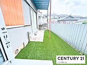 【天然芝のお庭】お庭スペースもあり、お子様のプールなど色々な用途で使用できます！