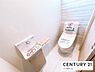 トイレ：すっきりとしたデザインの、温水洗浄便座付きトイレです。大きな形状の手洗いボウルが嬉しいですね。