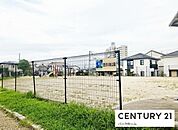 西渋川東公園まで1055m、開放的な広場と遊具で遊べる落ち着いた雰囲気の公園です。