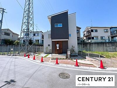 外観:シックなツートンカラーが目を引くシンプルモダンな外観。 外観:シックなツートンカラーが目を引くシンプルモダンな外観。