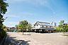 周辺：込田公園まで920m、草津市役所の近くの公園です。この歴史を感じる建物が休憩スペースになってゆっくりできます。駐車場はありません。