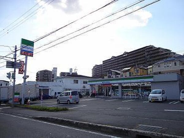 画像26:ファミリーマート狭山山本東店まで726m