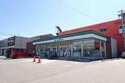 ファミリーマート京屋平岡町店まで691m