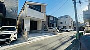 《外観》　■一戸建ての多いエリア、静かで落ち着いた雰囲気。シンプルで美しいフォルム空気までクリーンになるような佇まい。心地よいライフスタイルが実現できるそんな予感。