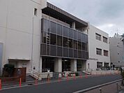 横浜市戸塚図書館まで1361m、戸塚センター内にあります。