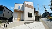 《外観》　■一戸建ての多いエリア、静かで落ち着いた雰囲気。シンプルで美しいフォルム空気までクリーンになるような佇まい。心地よいライフスタイルが実現できるそんな予感。道路も広くて車も停めやすく安心です。
