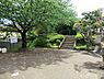 周辺：腰越さる公園まで796m、可愛いサルの石像が待ってます。公園の設備には水飲み・手洗い場があります。遊び場にはブランコがあります。