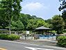 周辺：王禅寺ふるさと公園まで1036m、多目的広場、芝生広場、遠見の広場、多摩川をイメージした流れ、自然林を生かした散策道、富士山を眺望できる展望広場等がある。