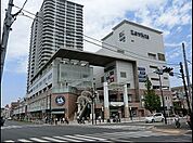 らびすた新杉田まで2129m、JR根岸線新杉田駅直結のショッピングモール。スーパーや飲食店、郵便局などがあり便利です。