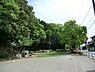 周辺：洋光台北公園まで709m、緑の多い園内は小さな雑木林を思わせる小高い丘もあり散策に良いです。遊具と広場があり近隣の子供たちに人気の公園です。