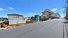 その他：《前面道路》　■「空」×「光」×「風」。開放感を具現化したような現地は、まさに「永住の地」としての選択肢です。