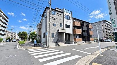 外観：《外観》　ここから一つ一つ思い出を紡いでいく。マイホームはいつも家族の歴史とともにあります。