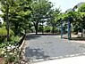 周辺：餅井坂公園まで834m、木陰が涼しく、ブランコや鉄棒などの遊具もあり、お子様の遊び場やちょっとした息抜きにぴったりな憩いの公園。