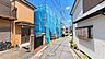 その他：宅地と道路との高低差がなく敷地の間口が広くとれておりますので堂々とした佇まいのお住まいです。前面道路は公道ですが交通量が限られるため、小さなお子様にも優しい住環境です。