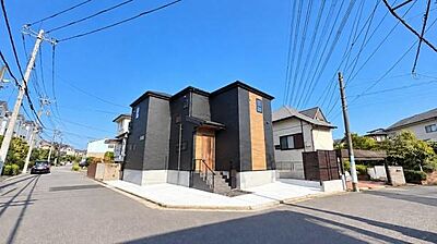 外観:《外観》 ■豊かな光が照らすこの場所は、たわいもない会話を楽しみ、ゆったりとした時間を過ごす場所。家族の日常が刻まれる大切な空間です。 外観:《外観》 ■豊かな光が照らすこの場所は、たわいもない会話を楽しみ、ゆったりとした時間を過ごす場所。家族の日常が刻まれる大切な空間です。