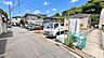 その他：《前面道路》　「空」×「光」×「風」。開放感を具現化したような現地は、まさに「永住の地」としての選択肢です。