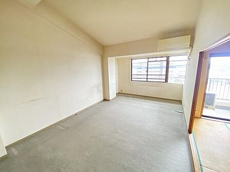 <リビング/Living room>14.2帖のLDK、隣室和室とつなげて使用できます