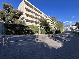 山手駅徒歩9分。横浜の利便性と落ち着きを享受する日常