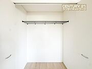 洋服や本を収納できるので、お部屋をすっきり広々と使うことができます。