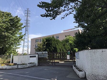 草加市立新栄中学校まで1500m
