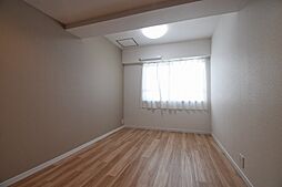 [子供部屋] 家具の配置のし易い室内です。趣味の部屋としても充分な広さを確保しております。