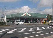 マルエツ小山店 799m