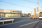 桐生信用金庫みどり支店(1、433m)