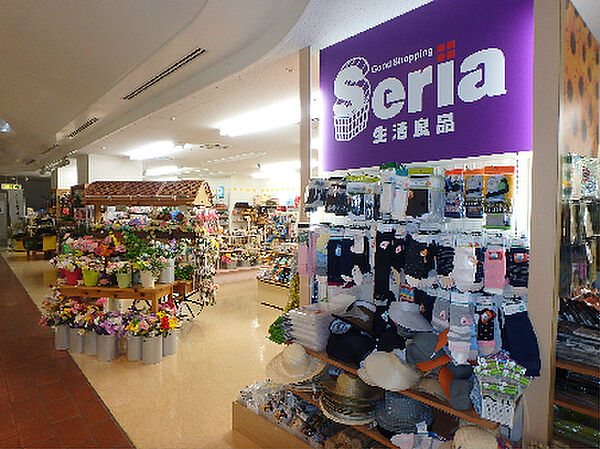 画像22:Seria（セリア） プラーカ店（789m）