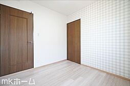 [寝室] 居室に大型のクローゼットを設置！豊富な収納があることで広い居住スペースを確保することができます！
