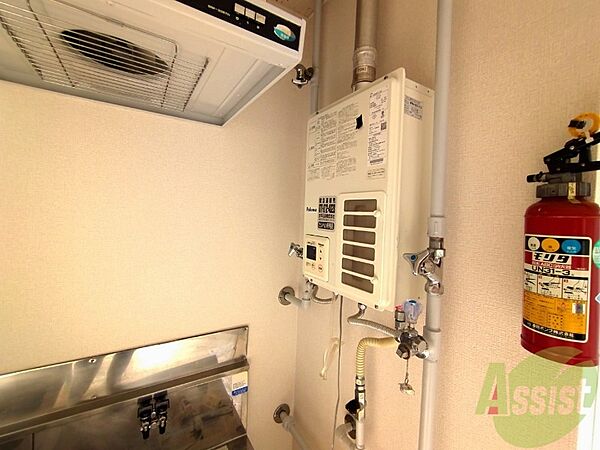 画像9:給湯器は簡単操作で温度調整もラクラクです！