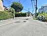 その他：前面道路は幅員があり車の通行やすれ違いも安心です。周囲には緑が豊かに広がり視界も良好です。周辺環境が整っており落ち着いた雰囲気が感じられます。