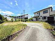広々とした敷地が特徴的です。