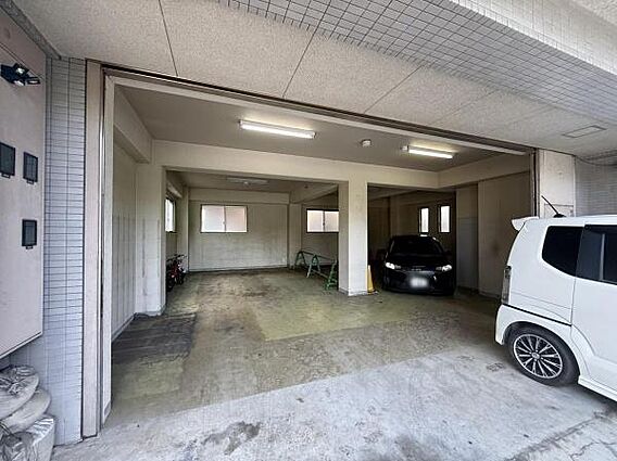 屋内タイプの駐...