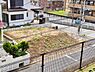 外観：敷地は整地されさまざまな利用が検討できます。道路との接道も良好な印象です。
