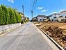 外観：前面道路含む現地写真