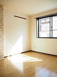 シャトル壱番館 2階1Kのリビング/ダイニング