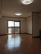 ※お部屋により内装の色合いが異なります。