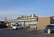 ファミリーマート米原駅西店まで331m