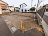 外観：バス停まで徒歩1分。都心へのアクセス良好です。(令和8年3月 撮影)
