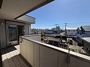 通風・採光にも優れ、心地よい光と風があふれています。