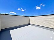 洗濯物を干すだけでなく、開放感あふれる安らぎの場としてもお使いいただけます。
