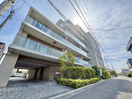東岩槻駅まで徒歩1分。駅までの距離が近く通勤・通学にも便利な立地です。