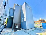 南側隣地は空き地につき、開放感のある陽当り良好なお住まい。
